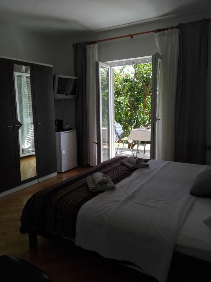 Sobe Tonica Hotel Кърк Екстериор снимка